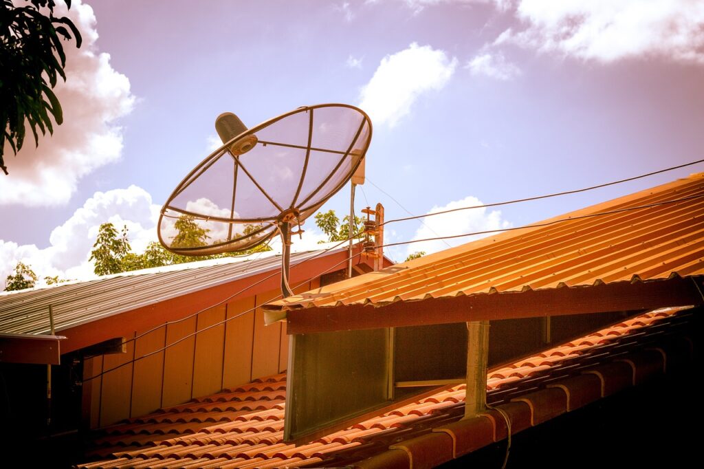 satellite dish, roof, television, antenna, tv, house, tv antenna, live via satellite, radio, the antenna on the roof, receiver, signal, antenna house, satellite tv, building, network, telecommunications, broadcast, channel, horn antenna, satellite dish, satellite dish, satellite dish, satellite dish, satellite dish, tv antenna